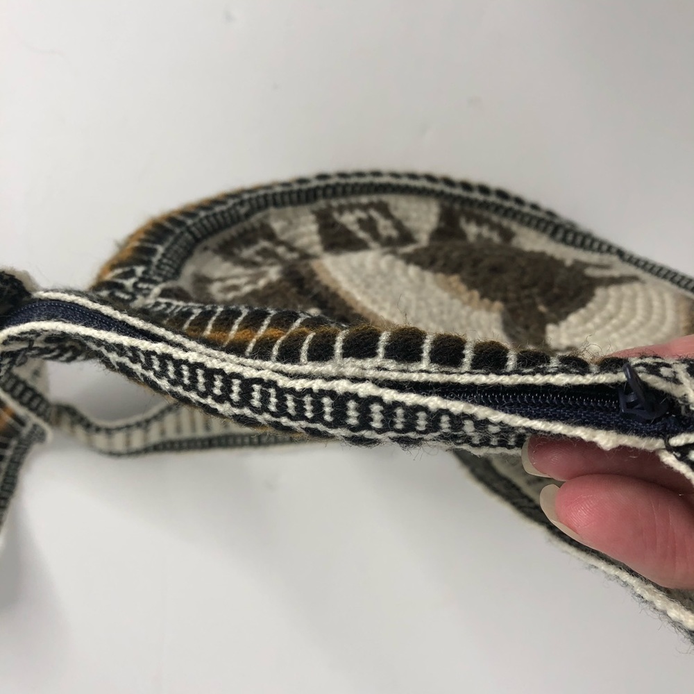 Woven Wool Cross Body Circle Bag - Picture 4 of 7